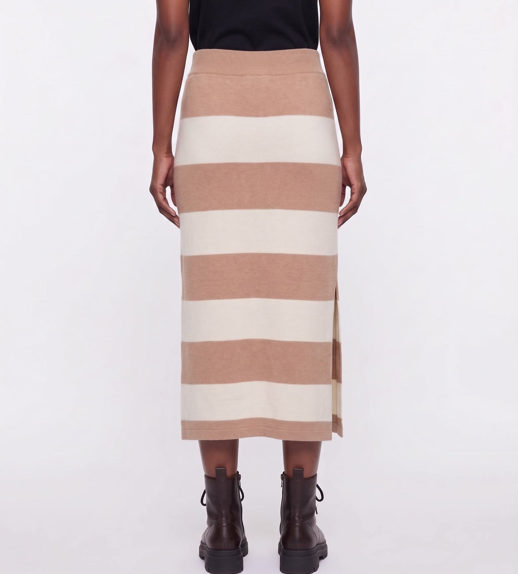Stripe knit skirt w/ slit